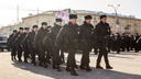 Сотни полицейских выстроились на площади у ГПНТБ
