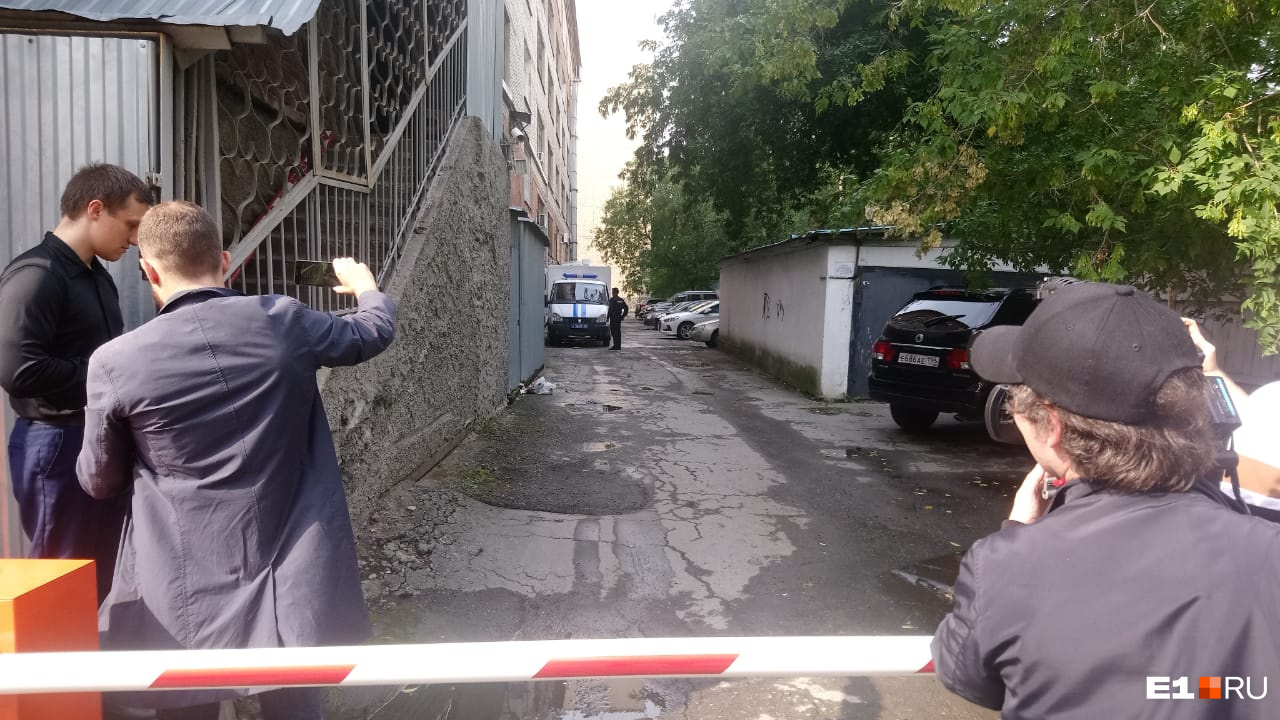 Васильева увели в автозак Васильева увели в автозак