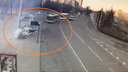 Слабонервным не смотреть: появилось видео, как иномарка врезалась в остановку с людьми в Волгограде
