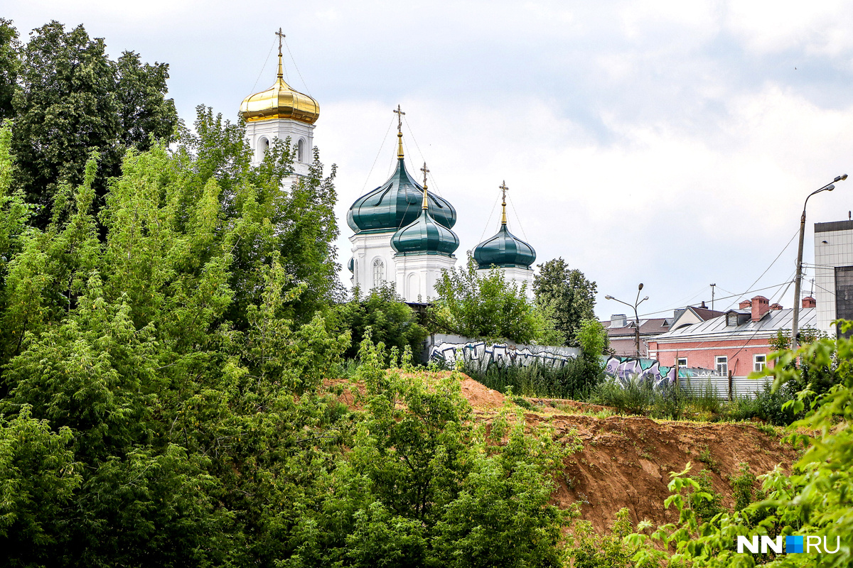Любо дорого уху сидеть на зеленой лужайке и слушать звон колоколов Любо дорого уху сидеть на зеленой лужайке и слушать звон колоколов