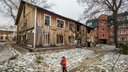 Дом-призрак: как жители Новосибирска бьются за снос заброшенного барака