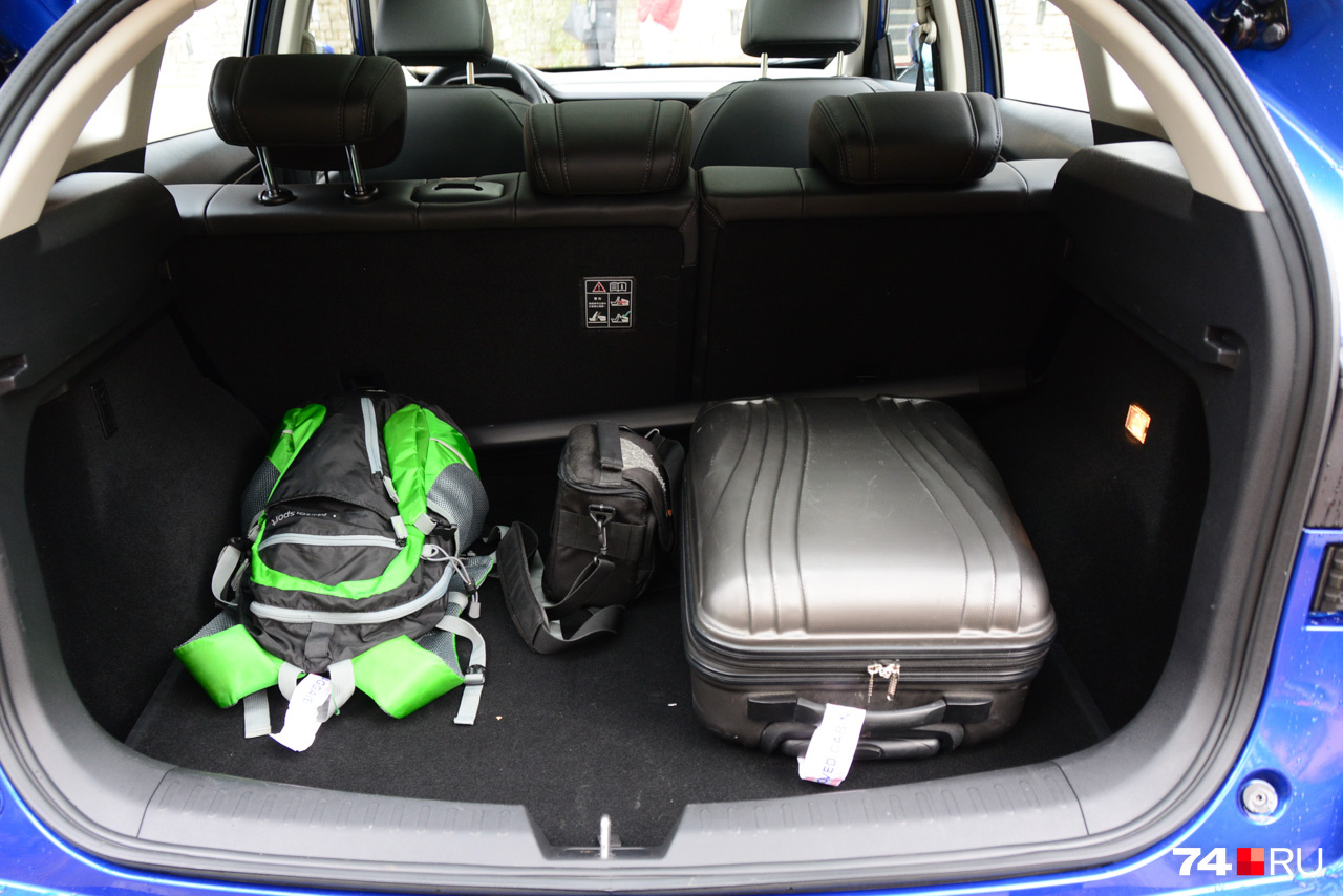 Haval заявляет объём багажника более 700 литров: оценить на глазок сложно, но багажник как минимум не меньше, чем у основных конкурентов