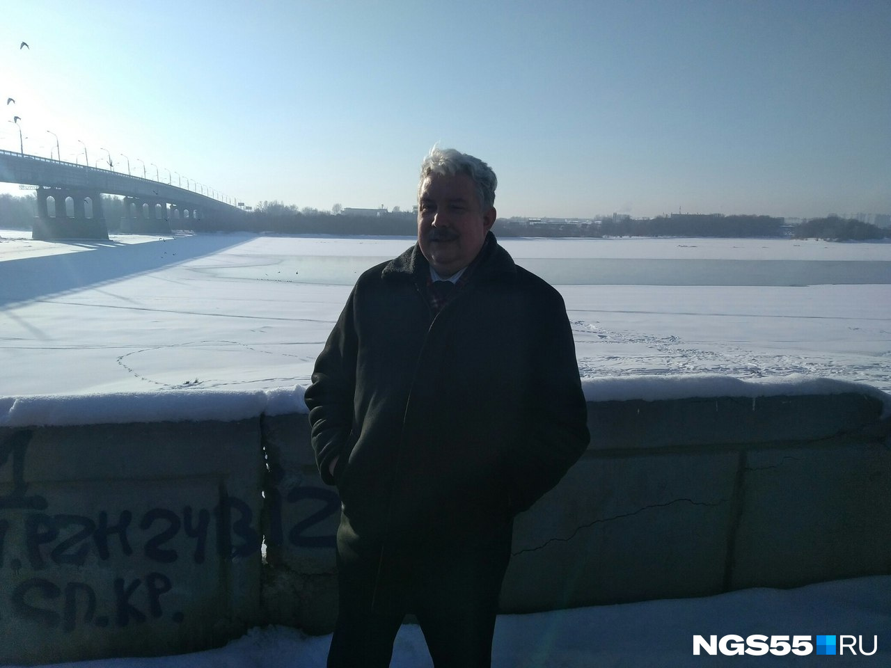 Сергей Бабурин у Ленинградского моста Сергей Бабурин у Ленинградского моста