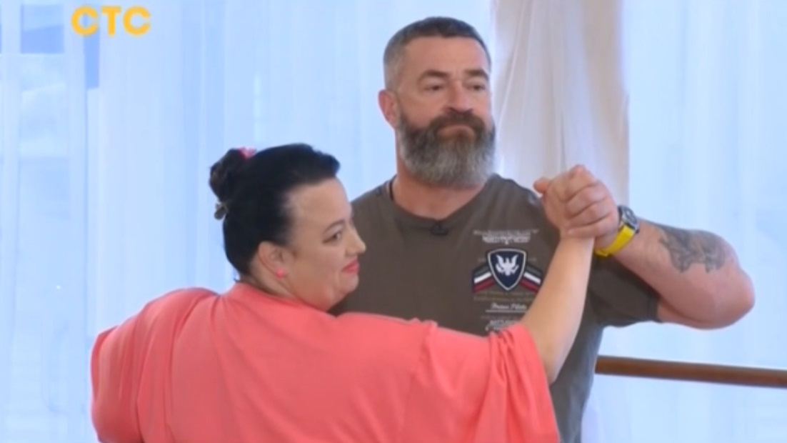 Лена и тренер Сергей Бадюк репетируют танго