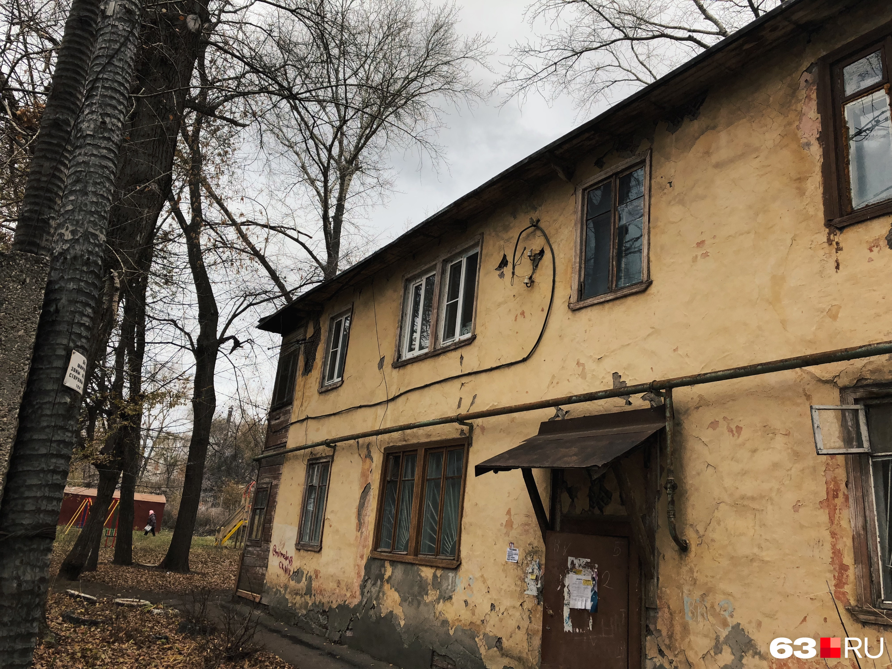 Жильцов дома на Ставропольской обещали расселить еще в 2014 году, но этого так и не произошло