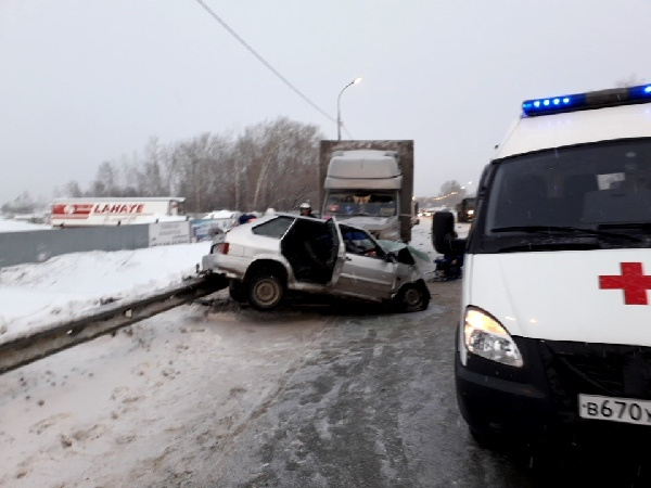 Очевидцы винят в происшествии скользкую дорогу Очевидцы винят в происшествии скользкую дорогу