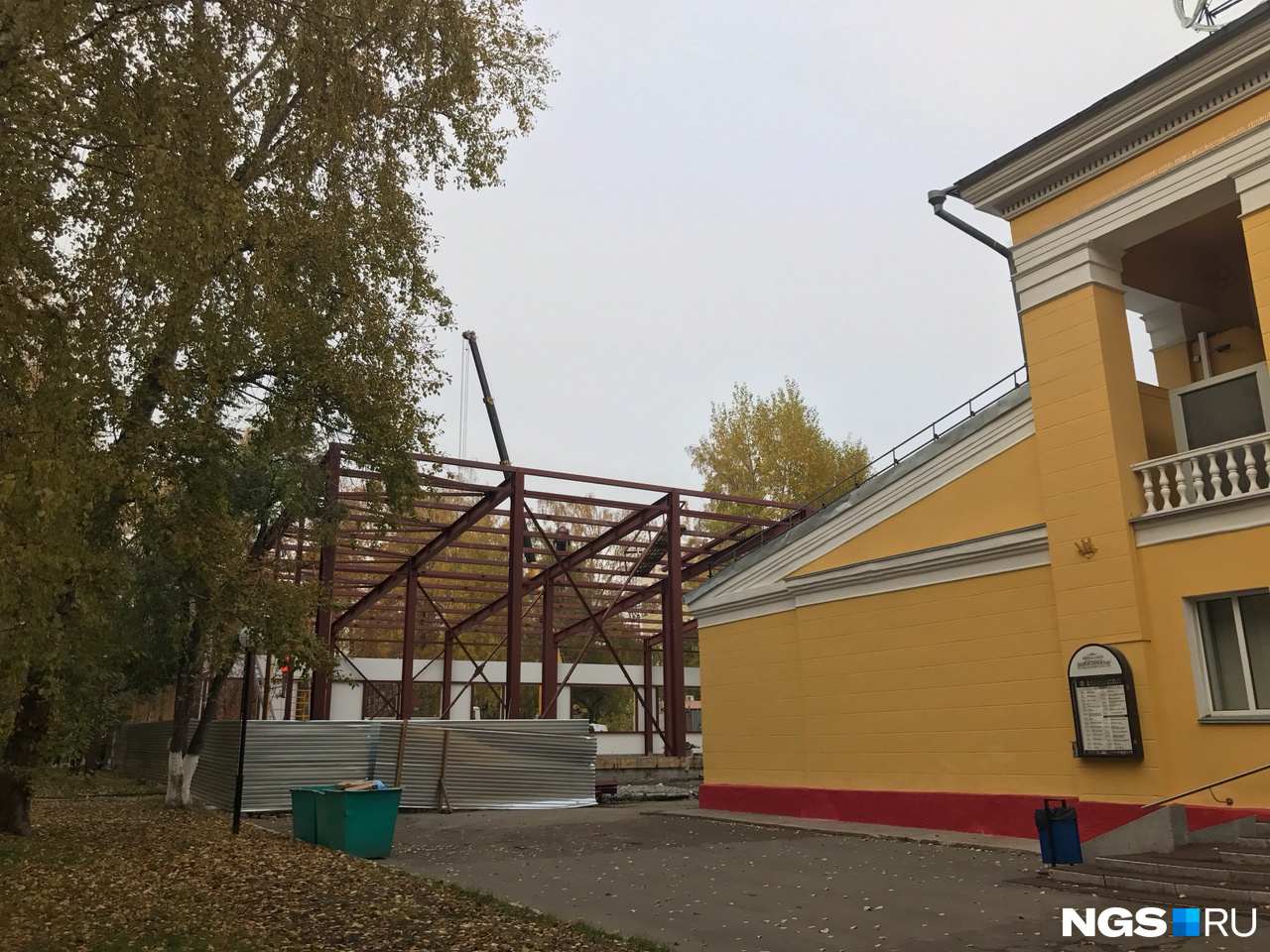 Площадь строящегося здания составляет 22x30 метров