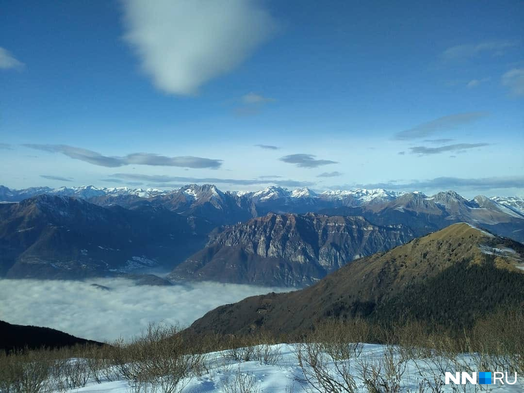 Жаркие равнины в Италии сочетаются с горами, на вершинах которых лежит снег