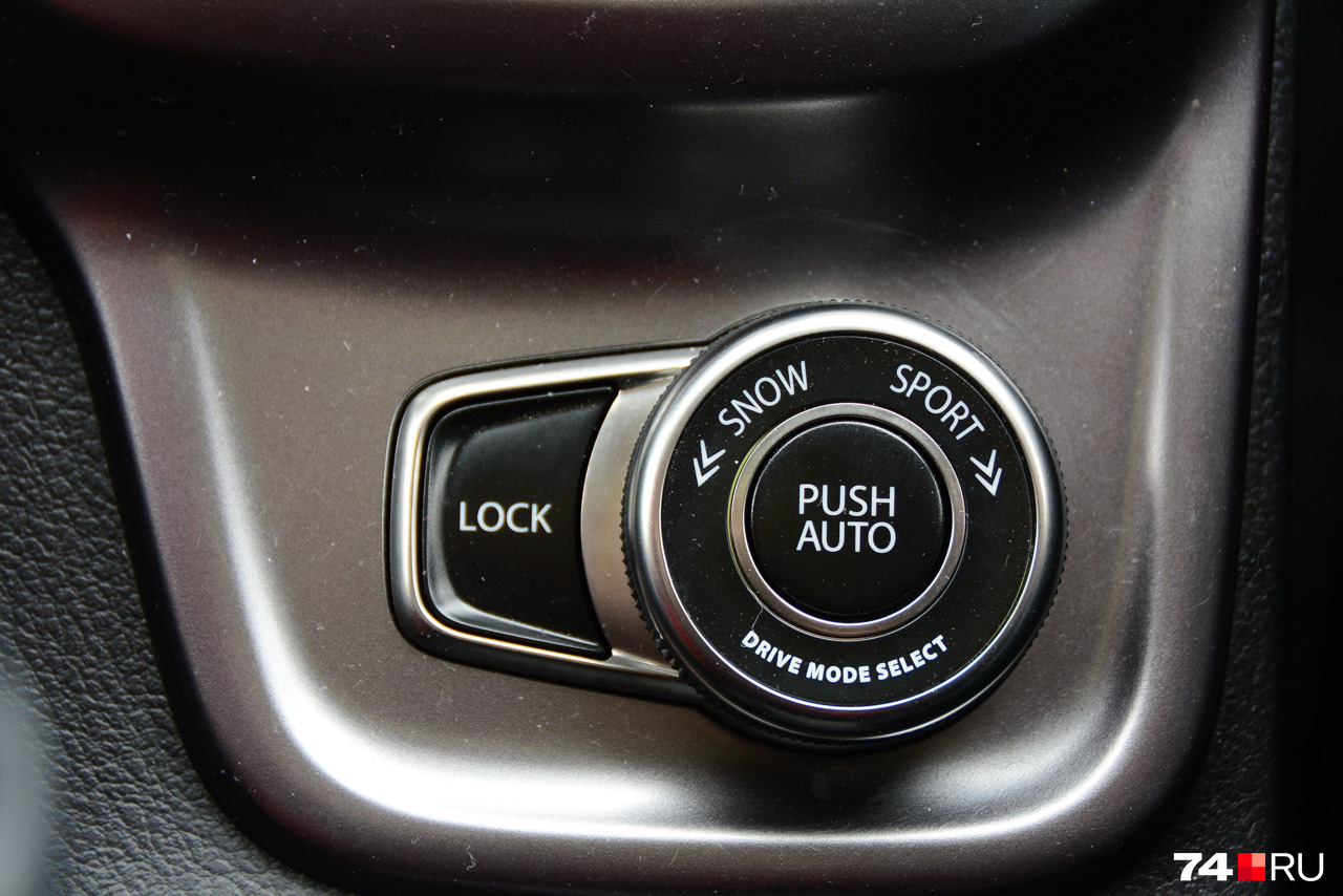 Муфту можно заблокировать кнопкой Lock, а расположенным рядом кругляшом — настроить работу трансмиссии и отклики мотора