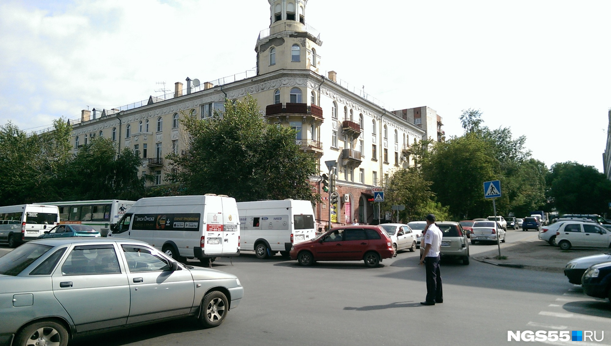 Небольшой коллапс в районе ул. Герцена — ул. Рабиновича. Фото Ирины Акишевой
