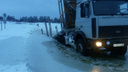 30-тонный МАЗ проломил ледовую переправу в Шенкурске
