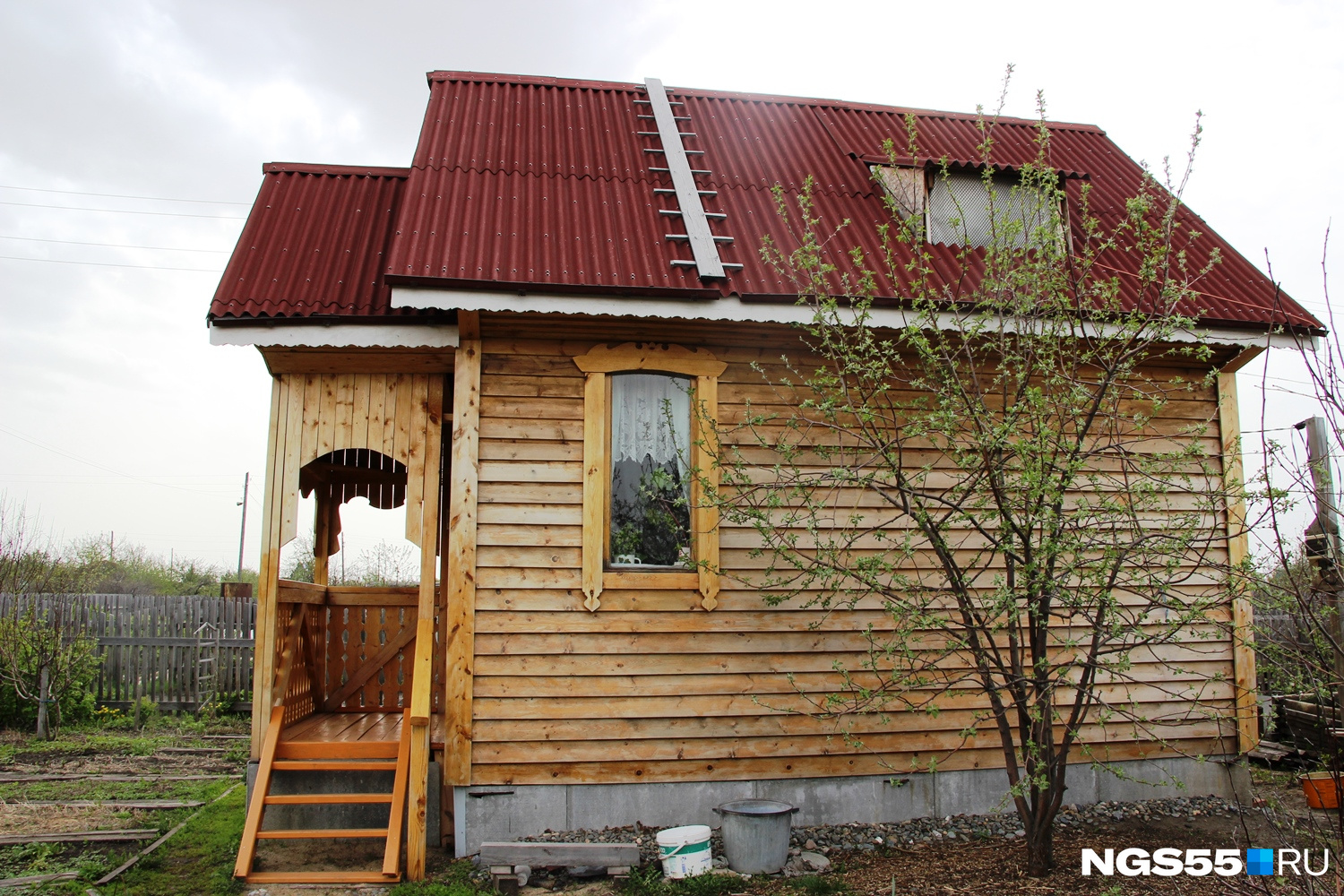 Пенсионерка сама построила дом