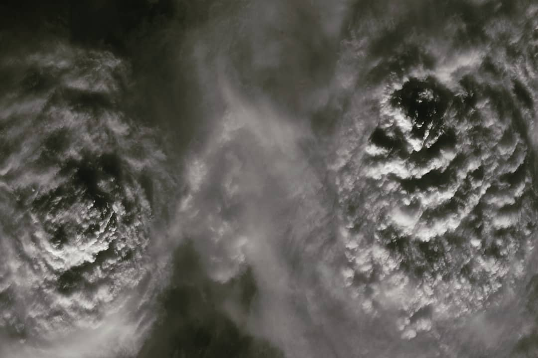 Так выглядит из космоса циклон. По мнению Сергея, он похож на глаза совы