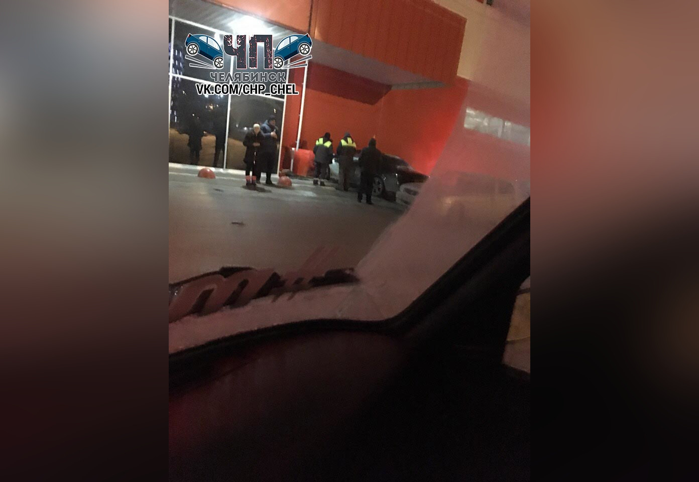 По предварительной версии, аварию спровоцировала наледь на дороге По предварительной версии, аварию спровоцировала наледь на дороге