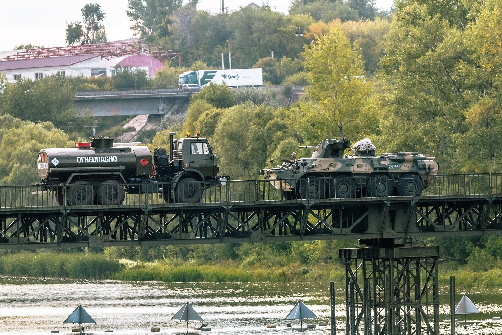 понтонный мост военный