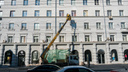 Закрасил и не видно: трещины на фасаде дома на Советской спрятали под новой краской