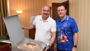 Главному тренеру сборной России подарили деревянный макет «Самара Арены»