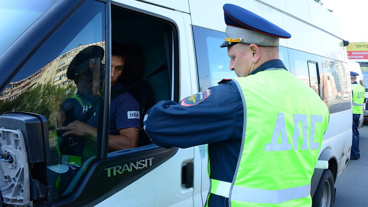 Почему хамит маршрутчик: 74.ru задал неудобные вопросы чиновникам и перевозчикам