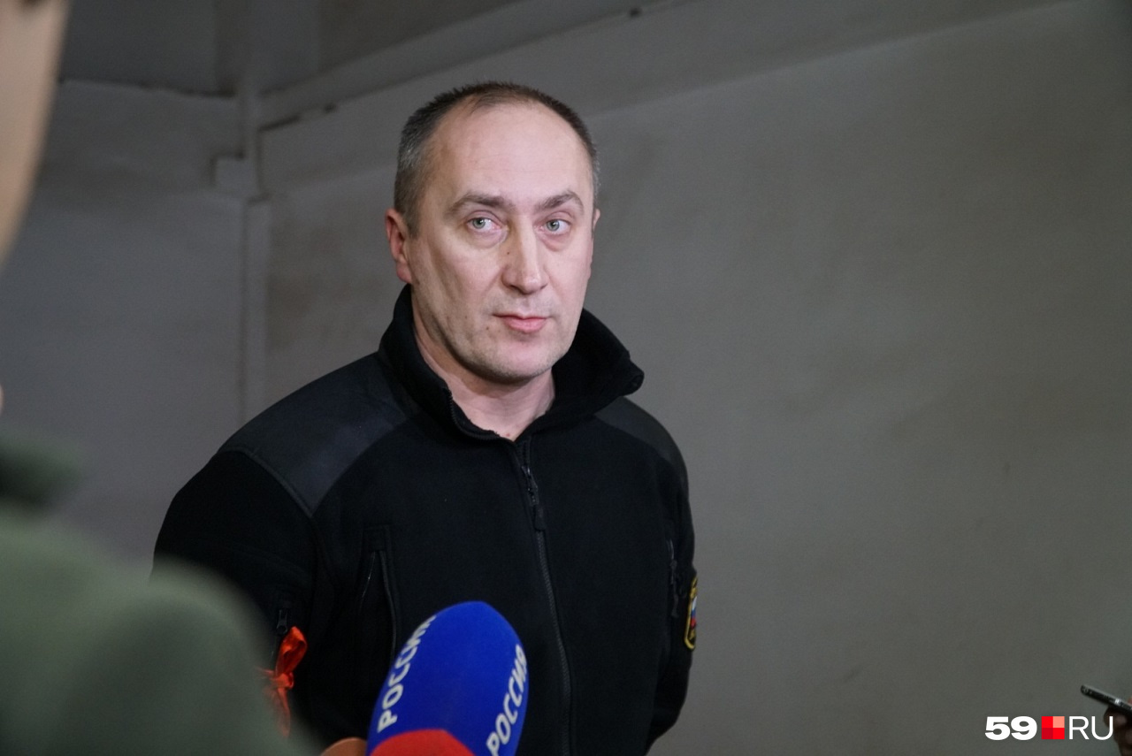 Алексей Пестов руководит спасательной операцией Алексей Пестов руководит спасательной операцией