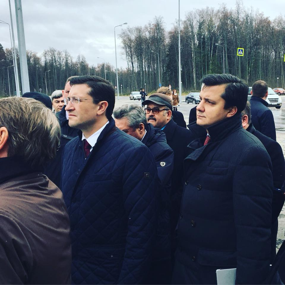 Депутат Госдумы Денис Москвин (справа) активно светится рядом с врио губернатора Глебом Никитиным