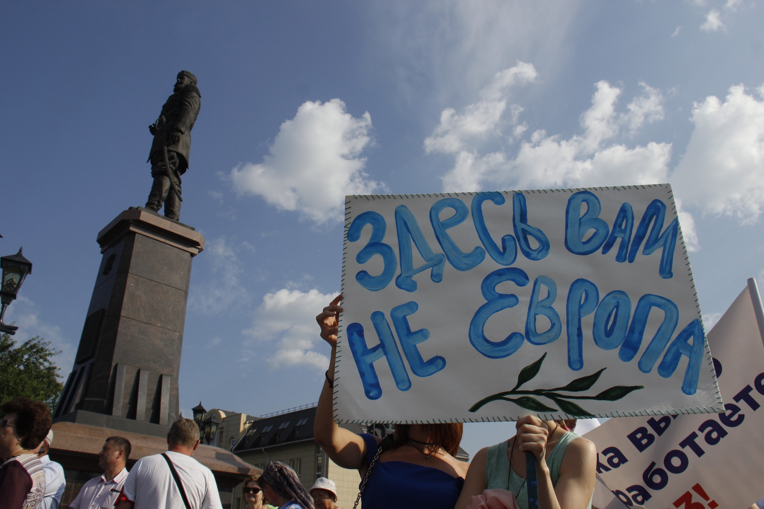 Выступающие на митинге посетовали, что «европейскому» сроку выхода на пенсию в России не соответствуют ни доходы, ни условия жизни
