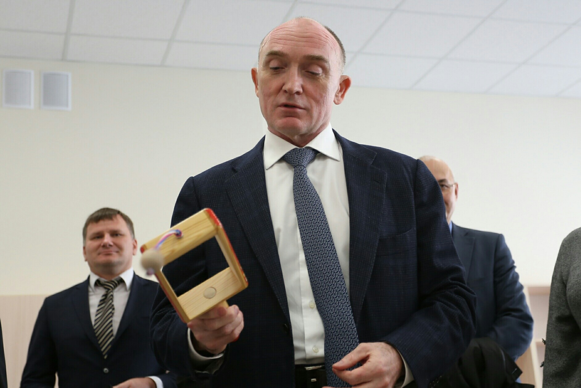 Борис Дубровский на минутку стал давильщиком с колотушкой Борис Дубровский на минутку стал давильщиком с колотушкой