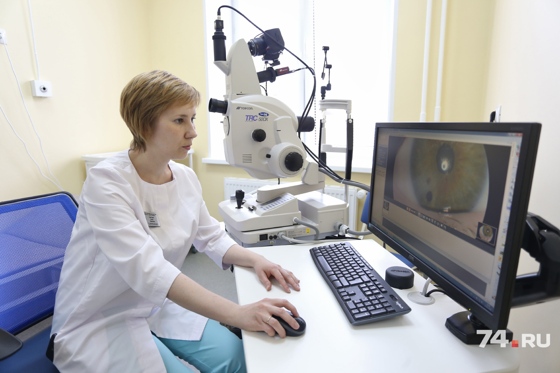 По словам Елены Гюнтнер, каждый день врачи проводят диагностику 60 пациентам с подозрениями на онкозаболевания глаз