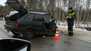 «Там жесть»: на въезде в Северодвинск столкнулись в лобовую два отечественных автомобиля