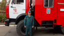 «Счет шел на секунды»: в Зверево пожарный поймал ребенка, выпрыгнувшего из горящего дома