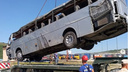 «Пропустил поворот»: очевидцы рассказали о моменте ДТП с автобусом и машиной челябинца на юге России