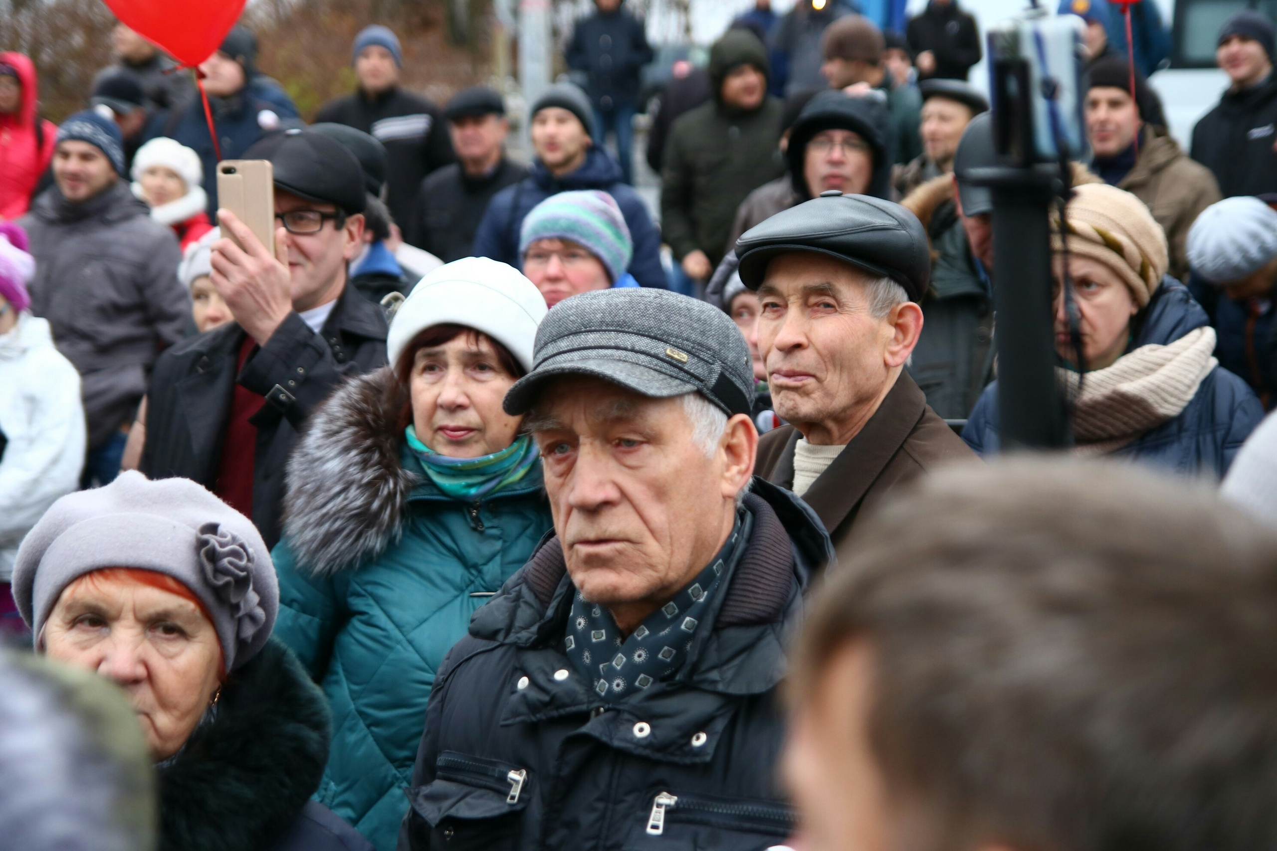 Если обычно на митингах больше молодежи, то в этот раз всё было иначе Если обычно на митингах больше молодежи, то в этот раз всё было иначе