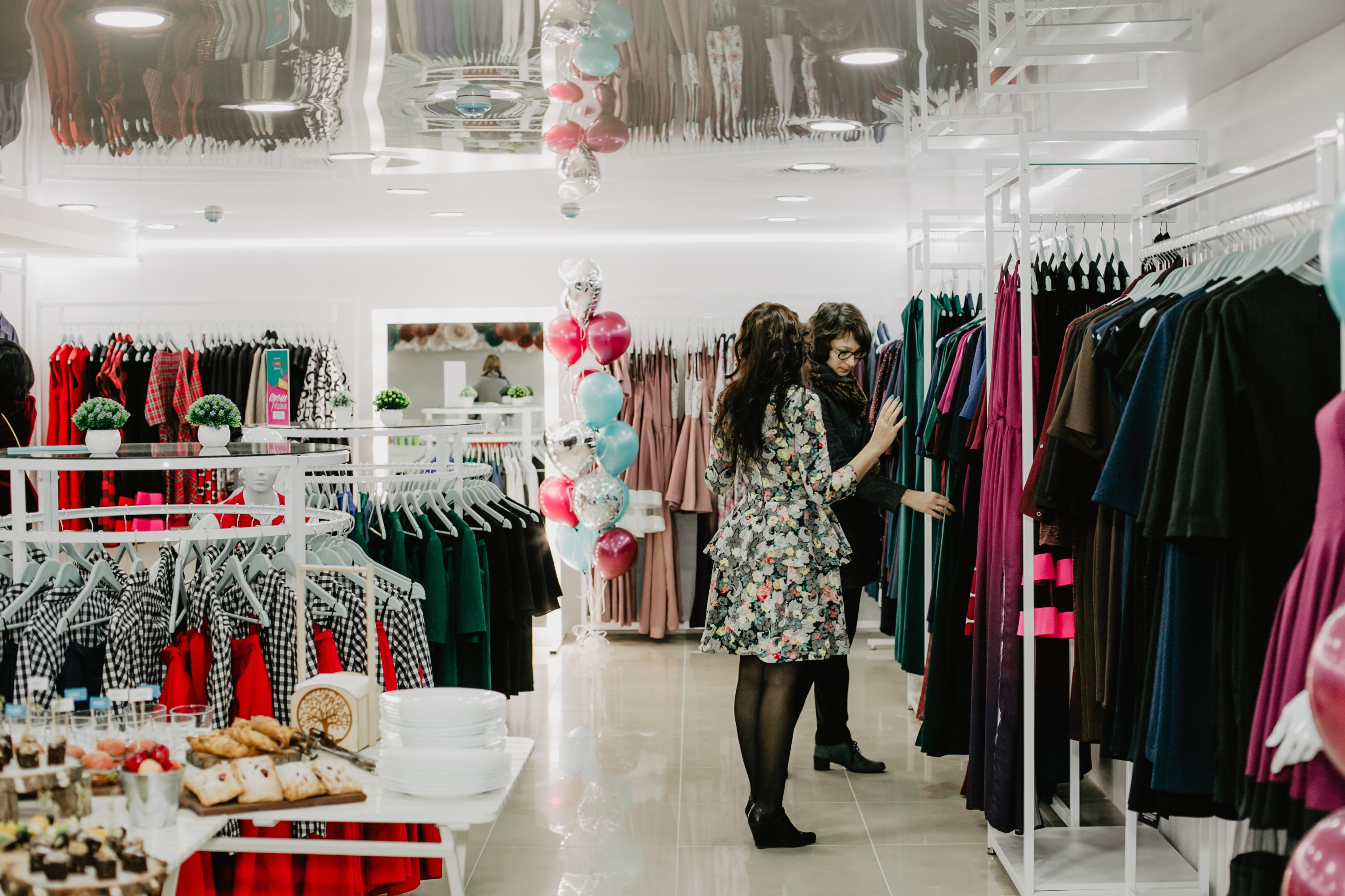 Магазины женского платья в москве