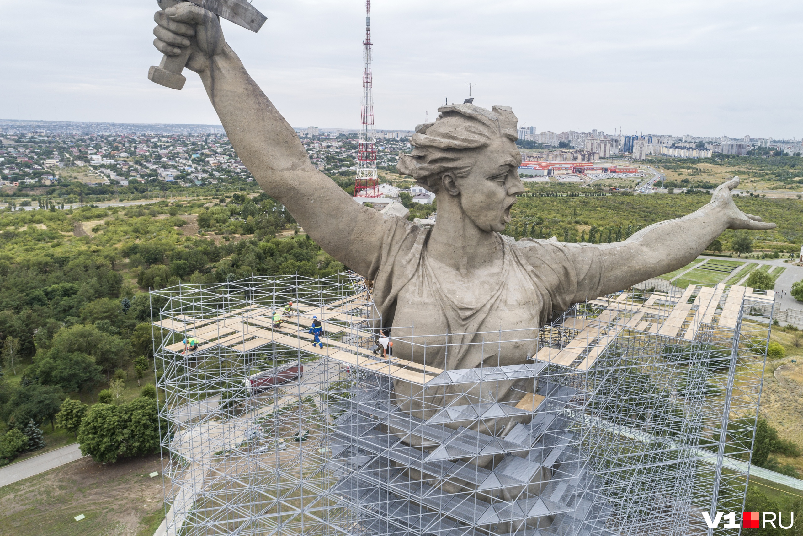 Волгоград статуя родина мать высота фото