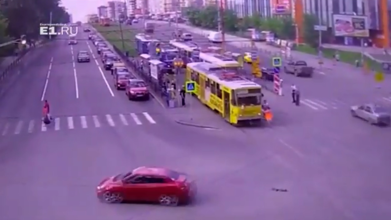 Почему взбесился трамвай на Ленина: объясняем на пальцах две ошибки водителя