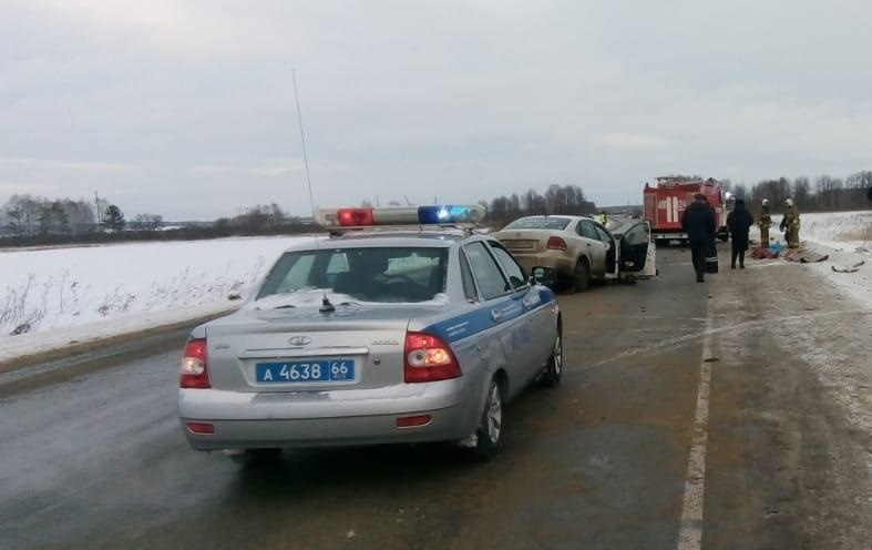 Предполагаемый виновник аварии ехал в сторону Екатеринбурга. Сам того не желая, погиб сам и погубил двух незнакомцев Предполагаемый виновник аварии ехал в сторону Екатеринбурга. Сам того не желая, погиб сам и погубил двух незнакомцев