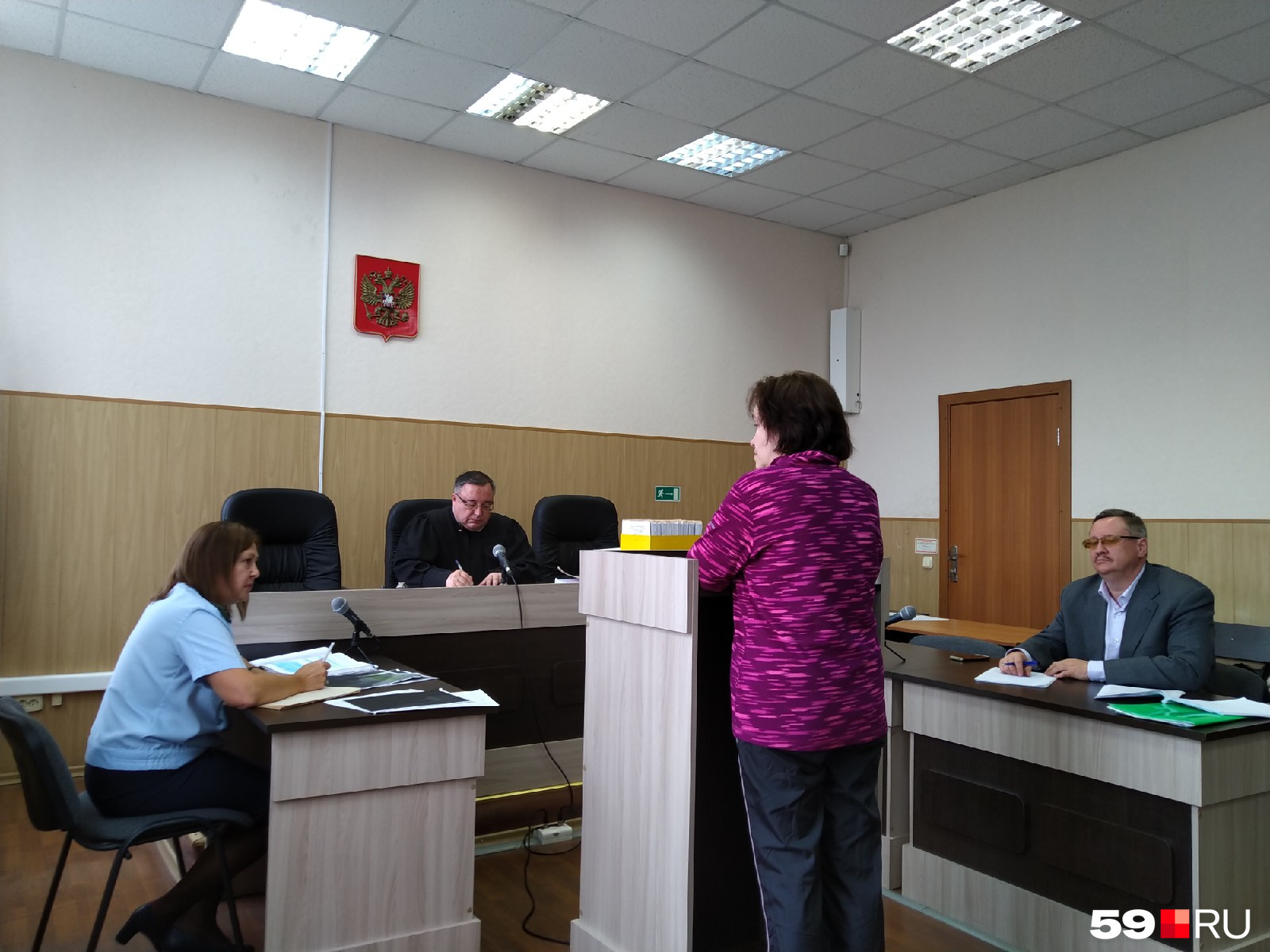 Заместитель директора считает, что соблюдение всех пунктов регламента пропускного режима сильно затруднило бы работу школы Заместитель директора считает, что соблюдение всех пунктов регламента пропускного режима сильно затруднило бы работу школы