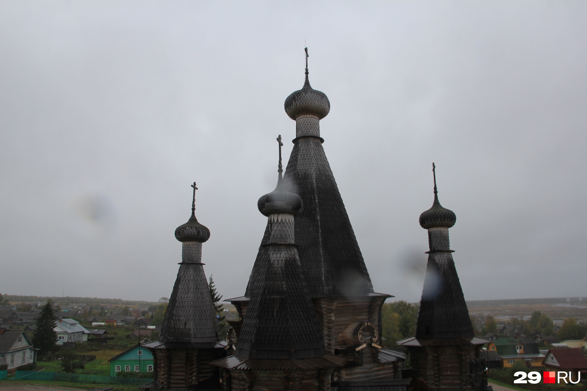 Не всем просто сорваться и уехать. Для местных жителей — это любимый край. Родина. Тут многие из них мечтали встретить старость и просто верят, что все будет хорошо