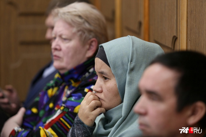 В суде Гилязова поддерживала жена
