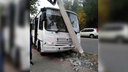 В Аксае автобус с пассажирами врезался в иномарку