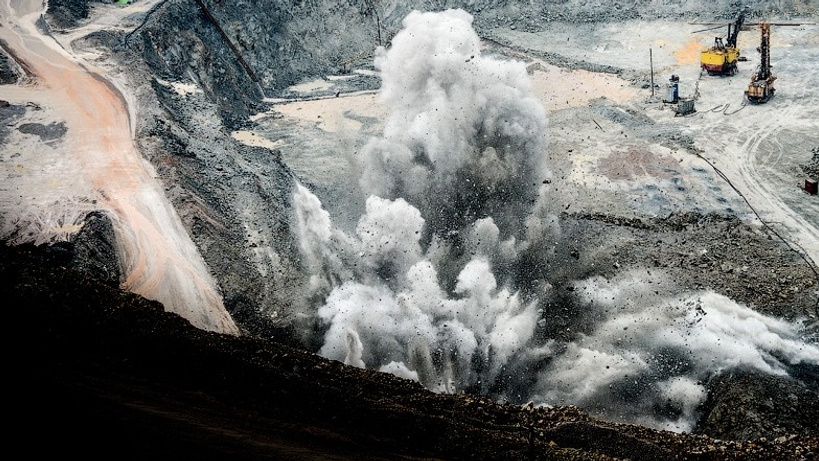 Известный фотограф сделал завораживающие снимки уральских медных рудников и карьеров