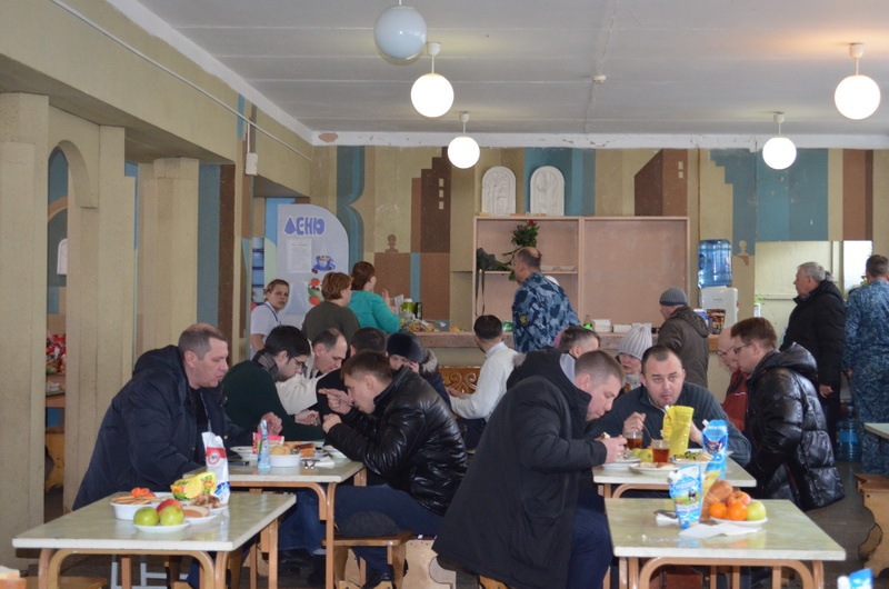 В школьной столовой организовали горячее питание