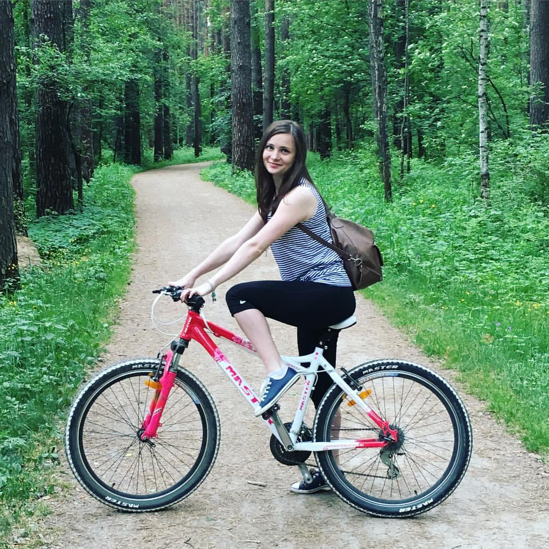 Ксения вела спортивный образ жизни, любила кататься на велосипеде и сноуборде