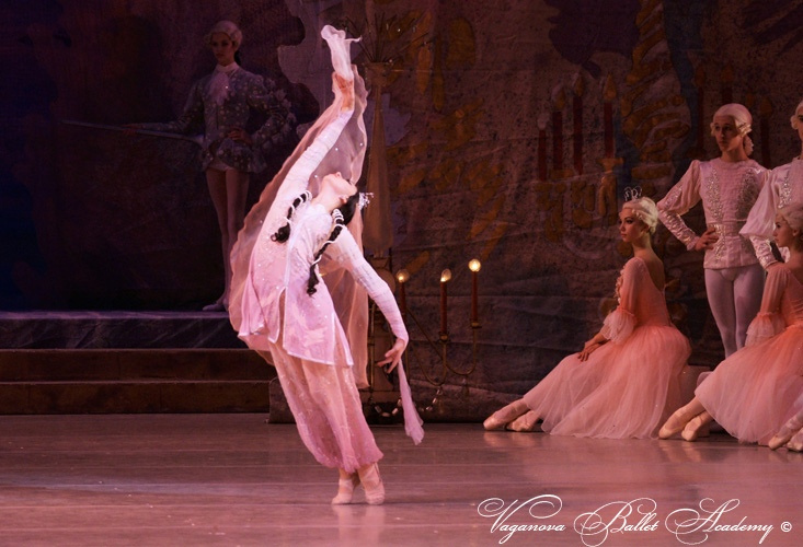 В 2014 году Зинаида окончила Академию Русского балета имени Вагановой