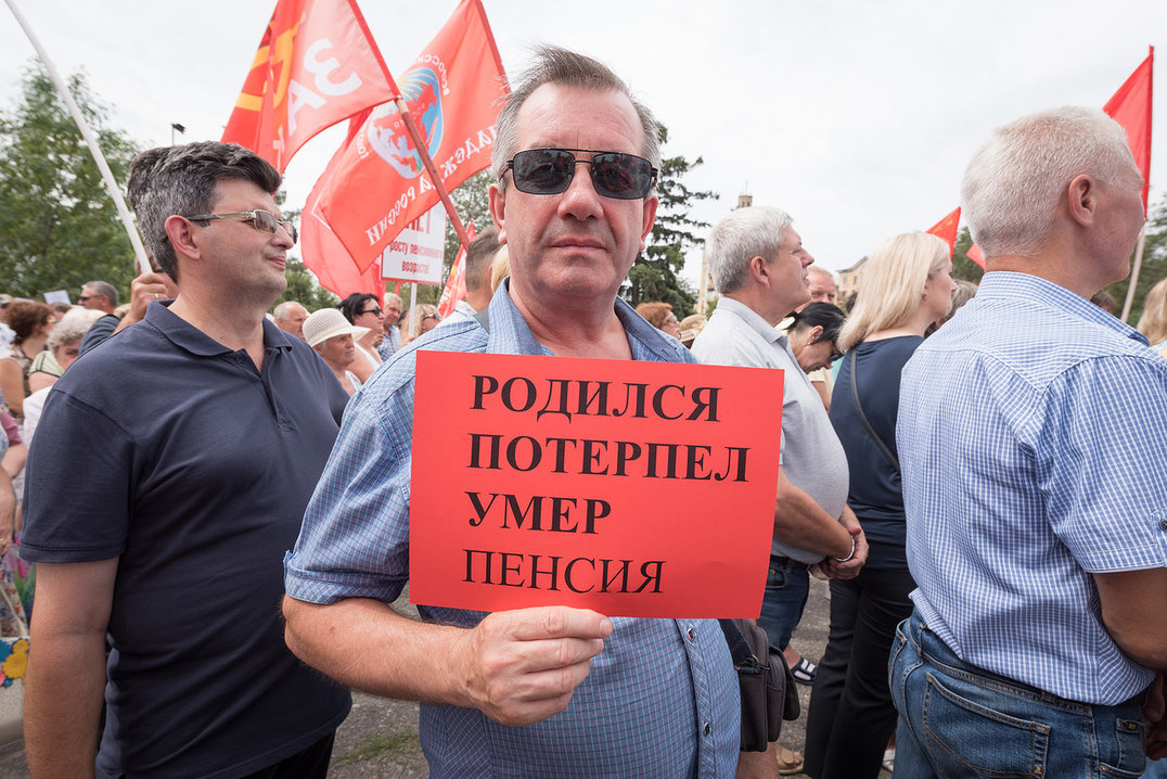 Волгоградцы уверены, что дождутся пенсии лишь в загробном мире