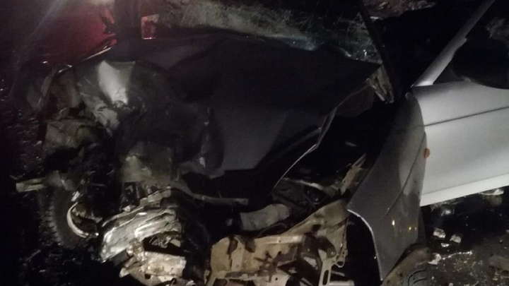 На трассе в Прикамье столкнулись две легковушки: один водитель погиб