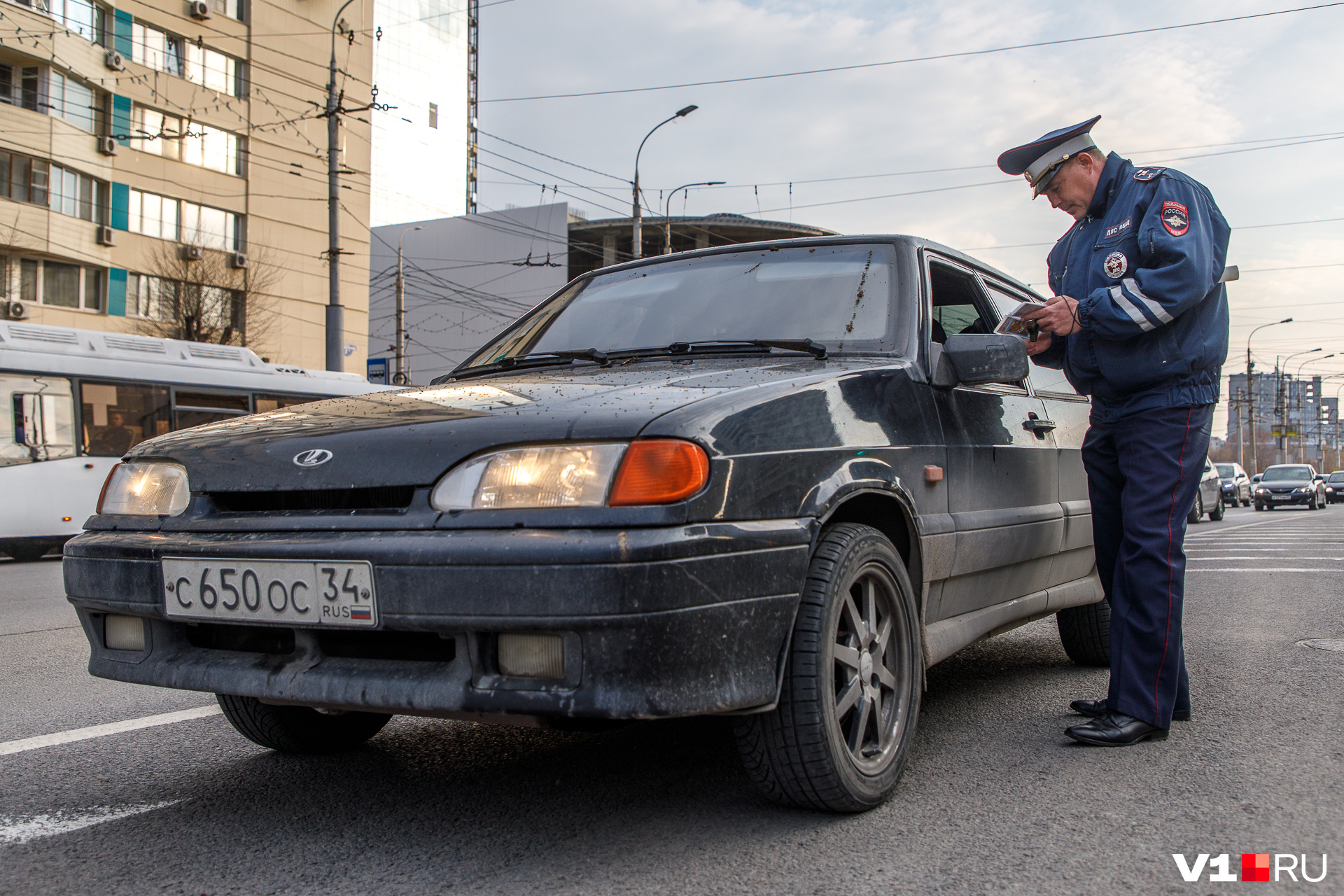 Заправляться дорого: в Волгограде студента колледжа задержали за слив  бензина с автомобилей - 28 ноября 2019 - V1.ру