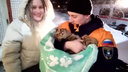 Пряталась от холода: спасатели достали застрявшую кошку из трубы водослива. Спасение попало на видео