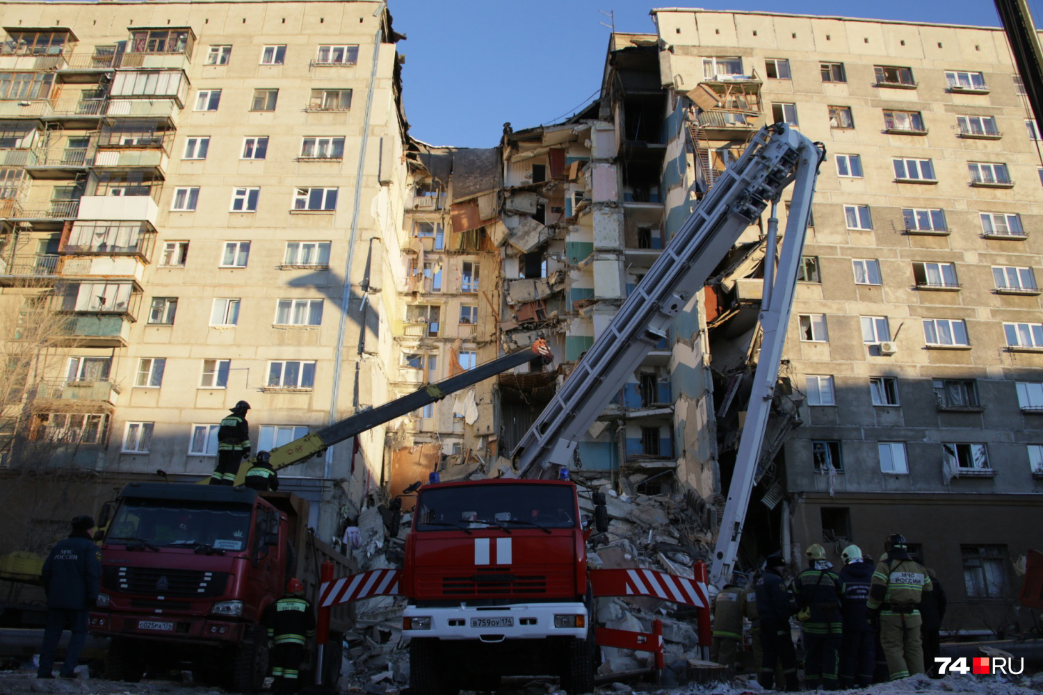 Разбор обломков будет вестись даже ночью Разбор обломков будет вестись даже ночью