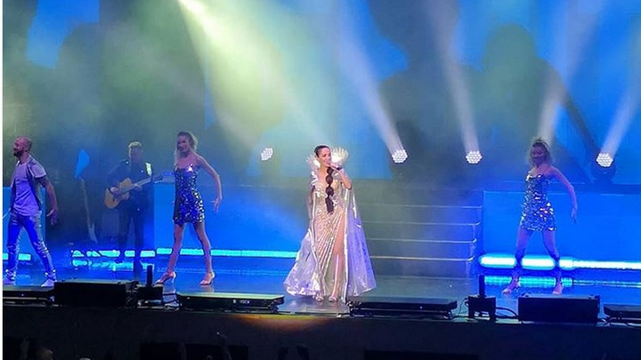 «Это не водка»: Наталья Орейро выступила с концертом в Красноярске и рассмешила влюблённых фанатов