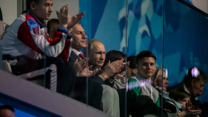 Метро, шоу, кортежи: главное о визите Владимира Путина в Красноярск в фото и на видео